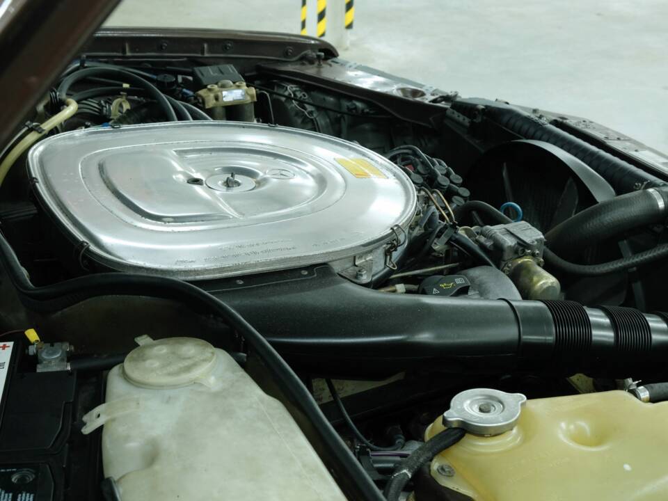 Bild 21/50 von Mercedes-Benz 380 SE (1984)