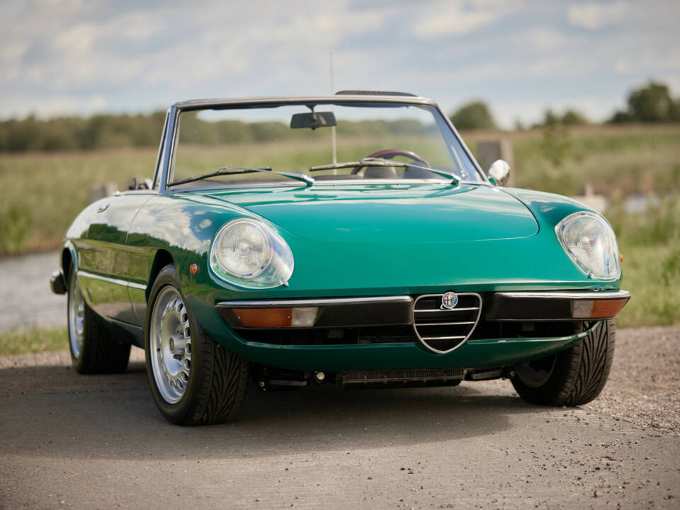 Image 11/50 of Alfa Romeo 2000 Spider Veloce (1979)