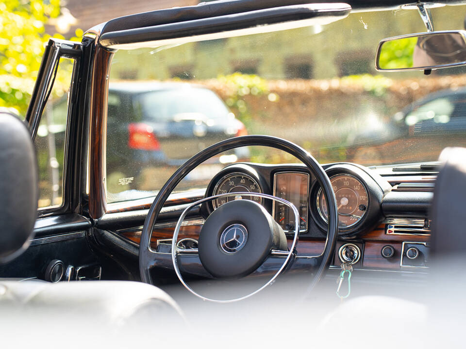 Bild 27/56 von Mercedes-Benz 280 SE (1968)