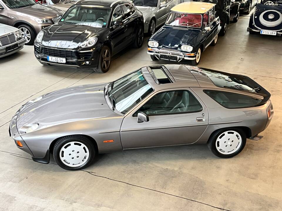 Afbeelding 2/59 van Porsche 928 S (1985)