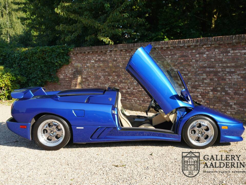 Image 44/50 of Lamborghini Diablo VT Roadster (1996)