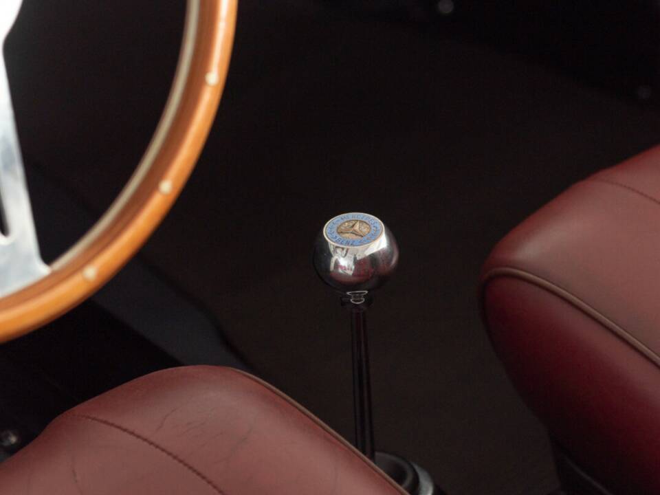 Image 34/40 of Mercedes-Benz 190 SL (1955)