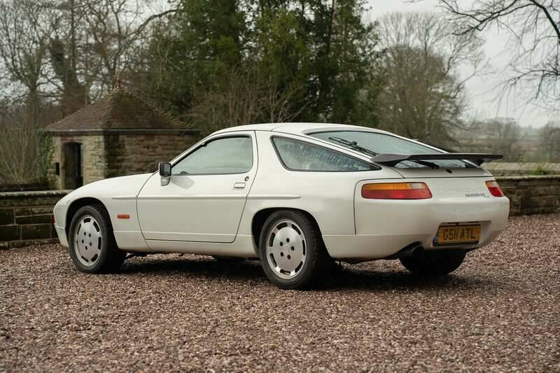 Image 4/49 of Porsche 928 S4 (1990)