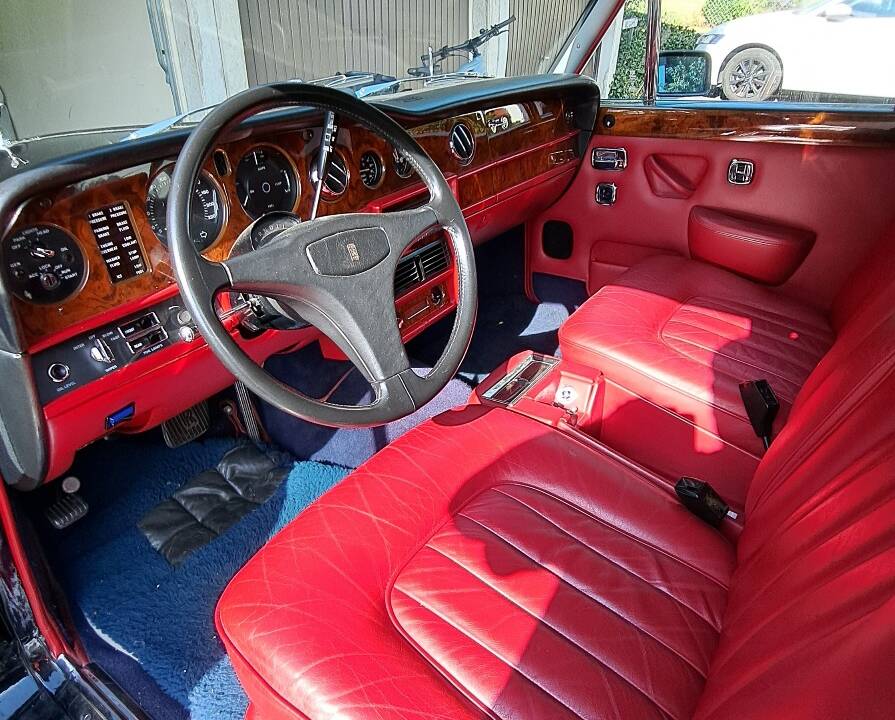 Image 16/25 of Rolls-Royce Silver Shadow II (1980)