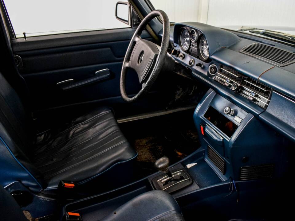 Image 21/50 of Mercedes-Benz 240 D (1976)