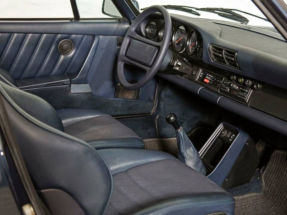 Image 17/20 of Porsche 911 Carrera 3.2 (1986)