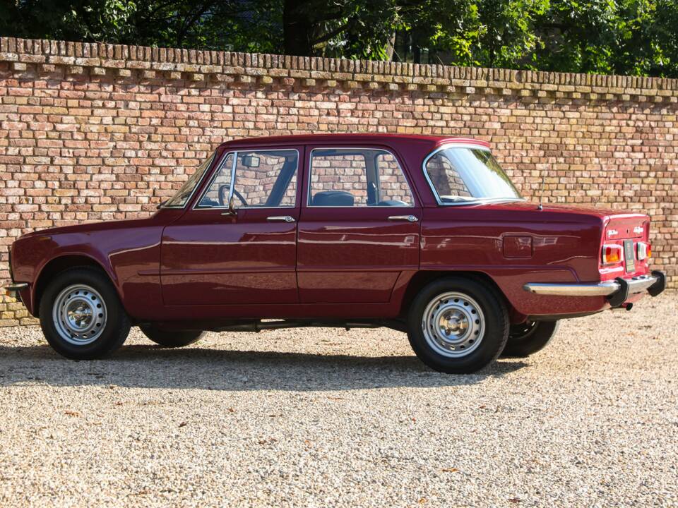 Image 41/50 of Alfa Romeo Giulia Nuova Super 1300 (1975)