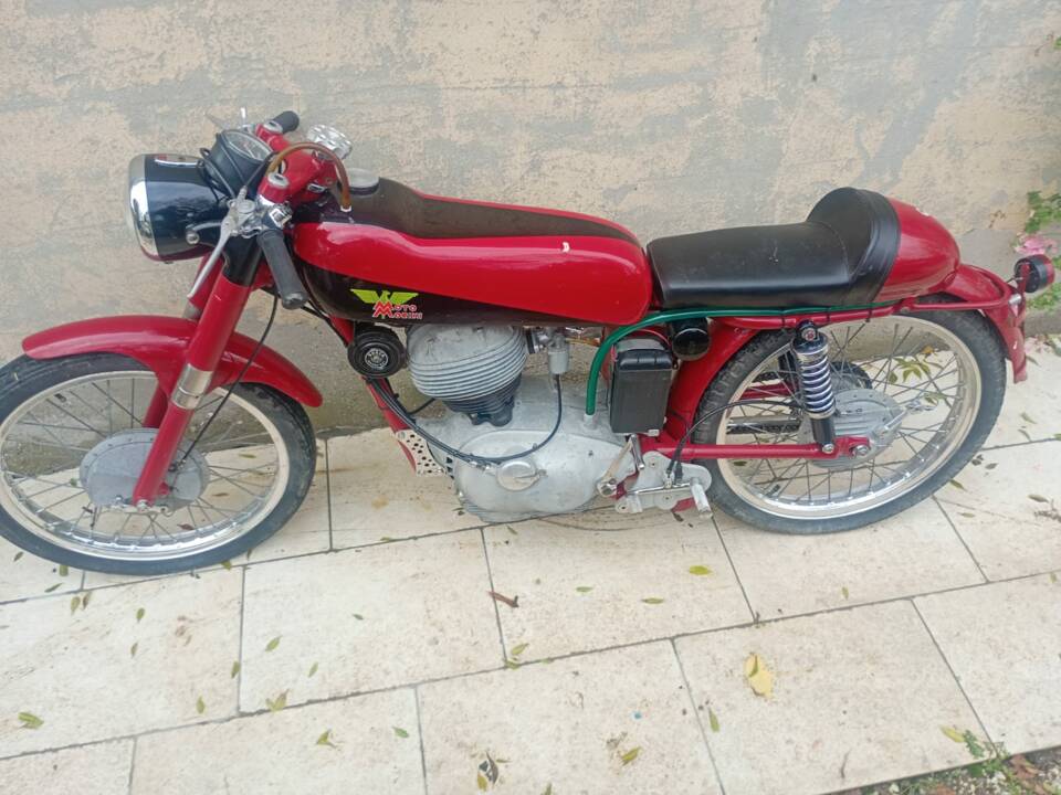 Image 1/17 of Moto Morini DUMMY (1955)