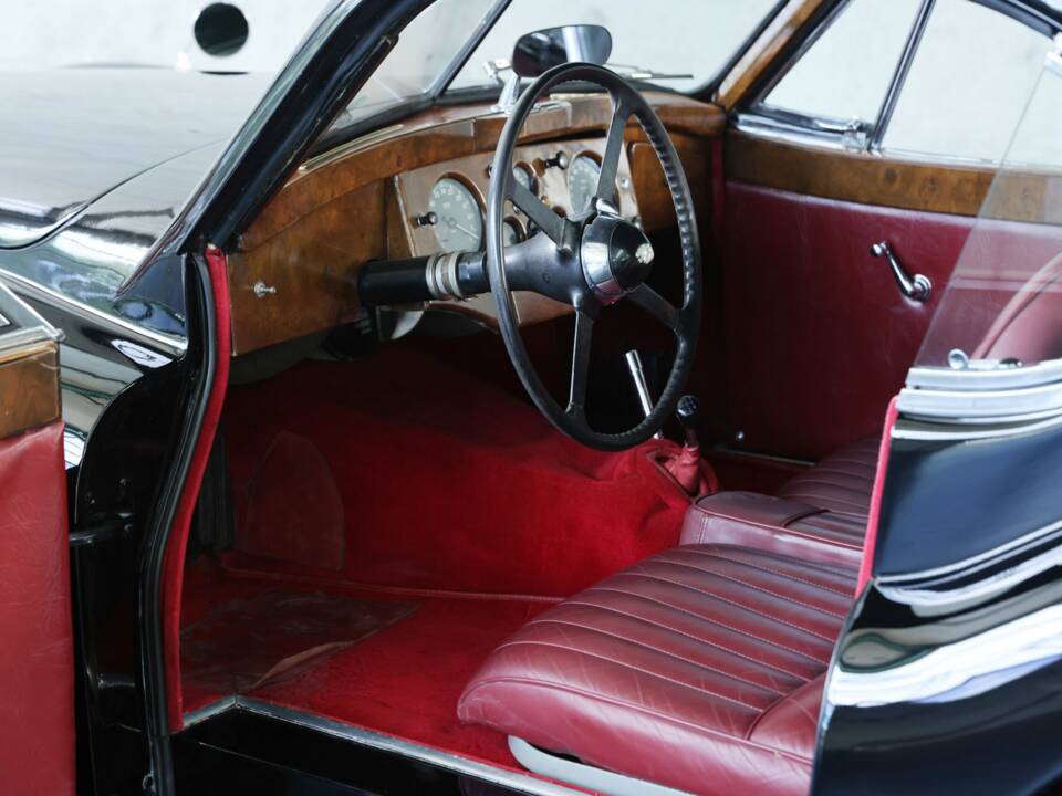 Image 12/47 de Jaguar XK 120 FHC (1954)