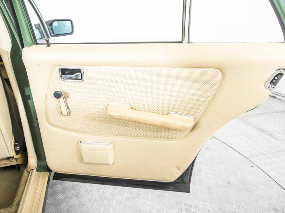 Afbeelding 36/50 van Mercedes-Benz 300 D (1978)