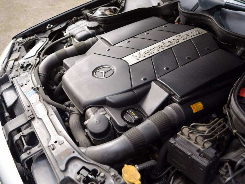 Image 5/49 of Mercedes-Benz CLK 500 (2004)