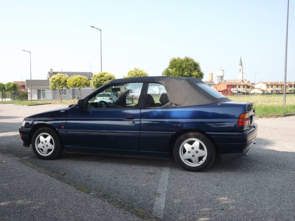 Immagine 3/50 di Ford Escort 1.8 16v (1992)