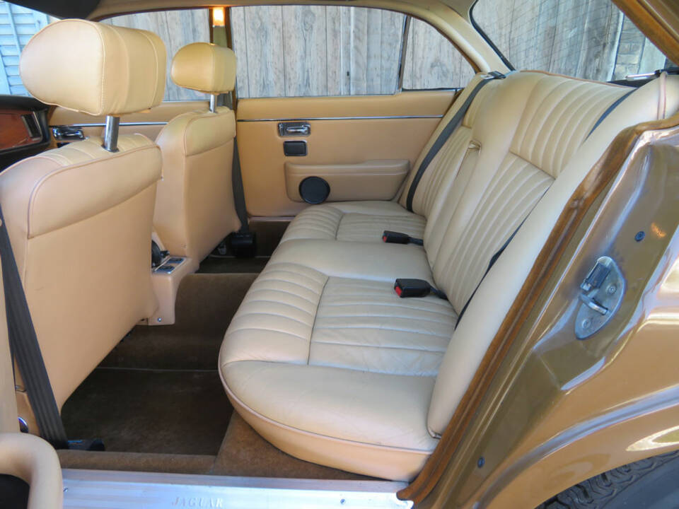 Bild 8/20 von Jaguar XJ 6 L 4.2 (1979)