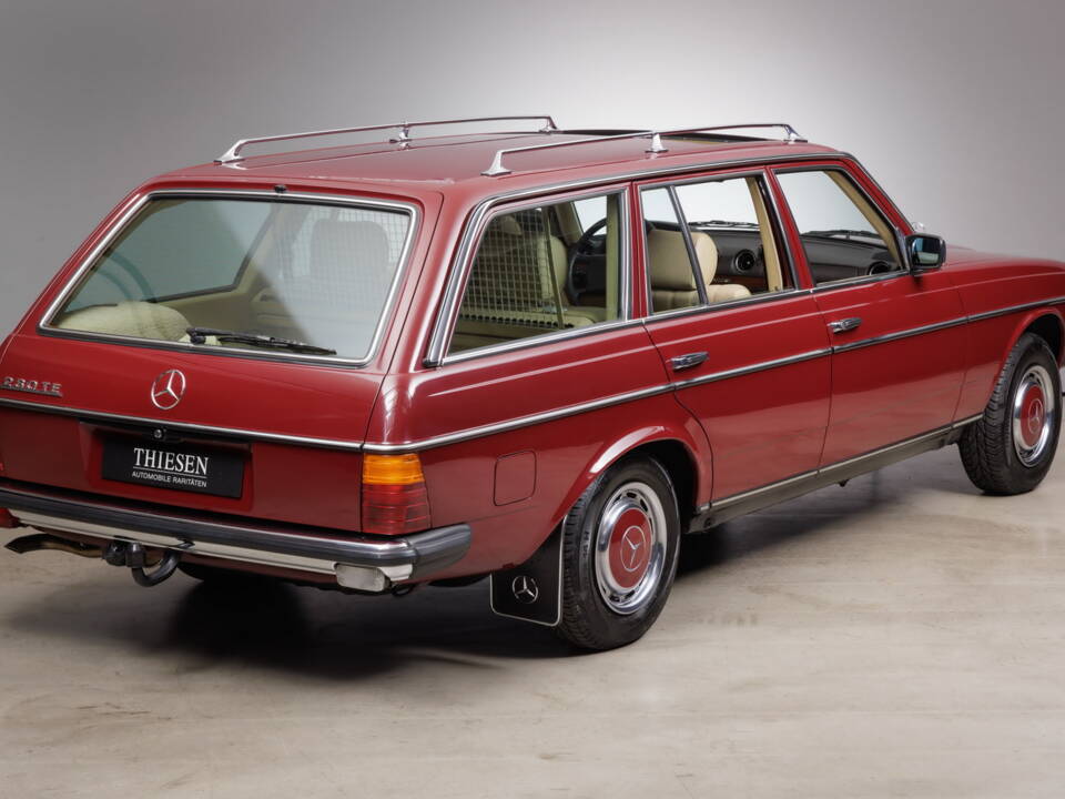 Image 17/50 of Mercedes-Benz 230 TE (1985)