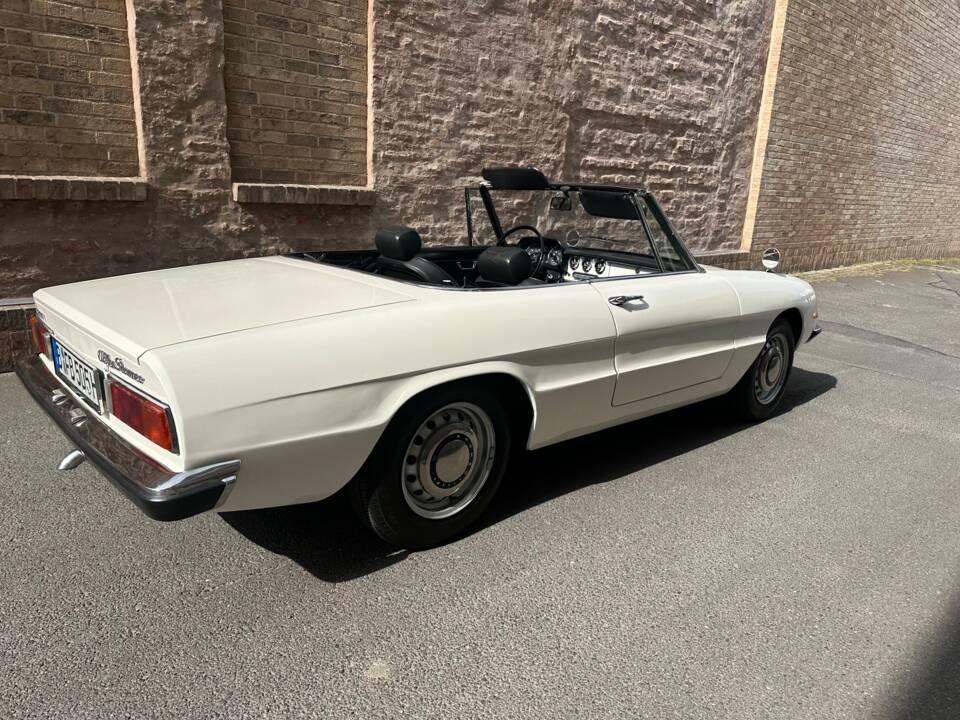 Image 7/63 of Alfa Romeo Spider 1300 Junior (1970)