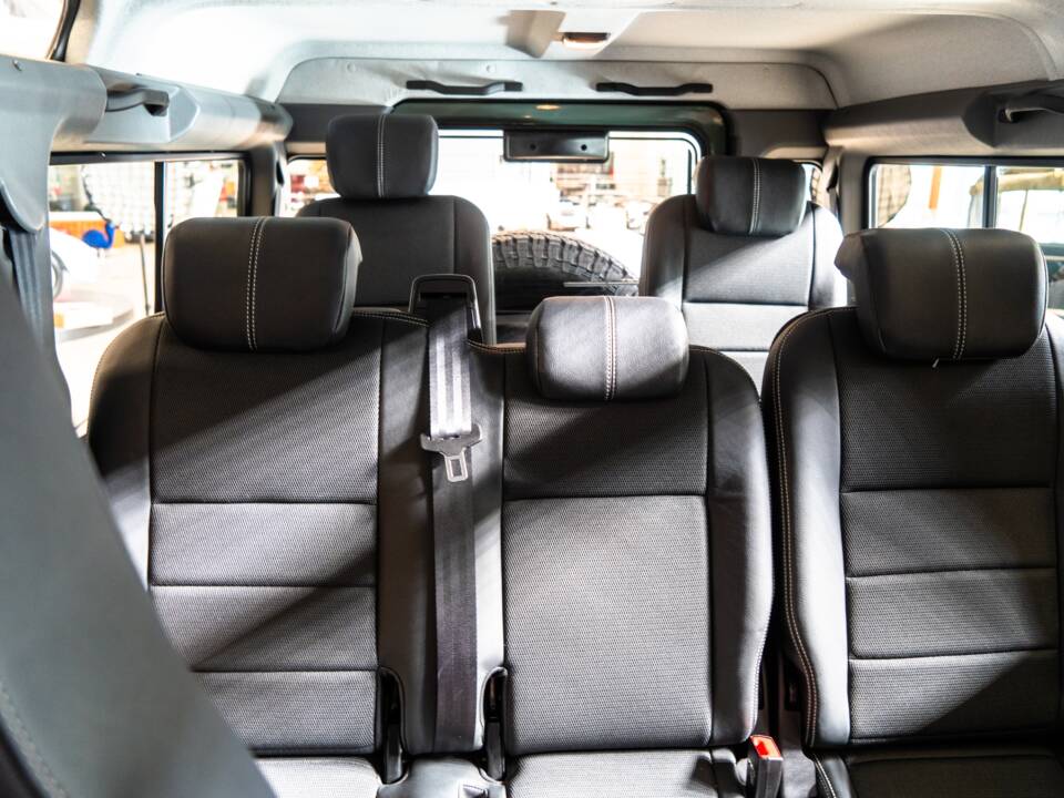 Image 18/24 of Land Rover Defender 110 (2013)