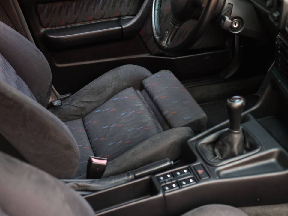 Bild 27/74 von BMW M5 Touring (1992)