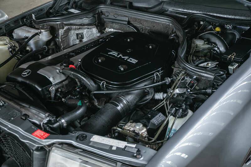 Image 24/43 of Mercedes-Benz 300 CE 3.2 AMG (1990)