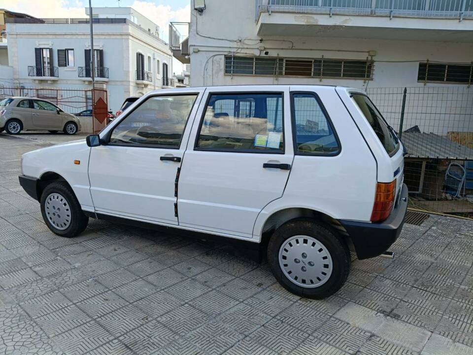 Image 17/48 of FIAT Uno 60 (1988)