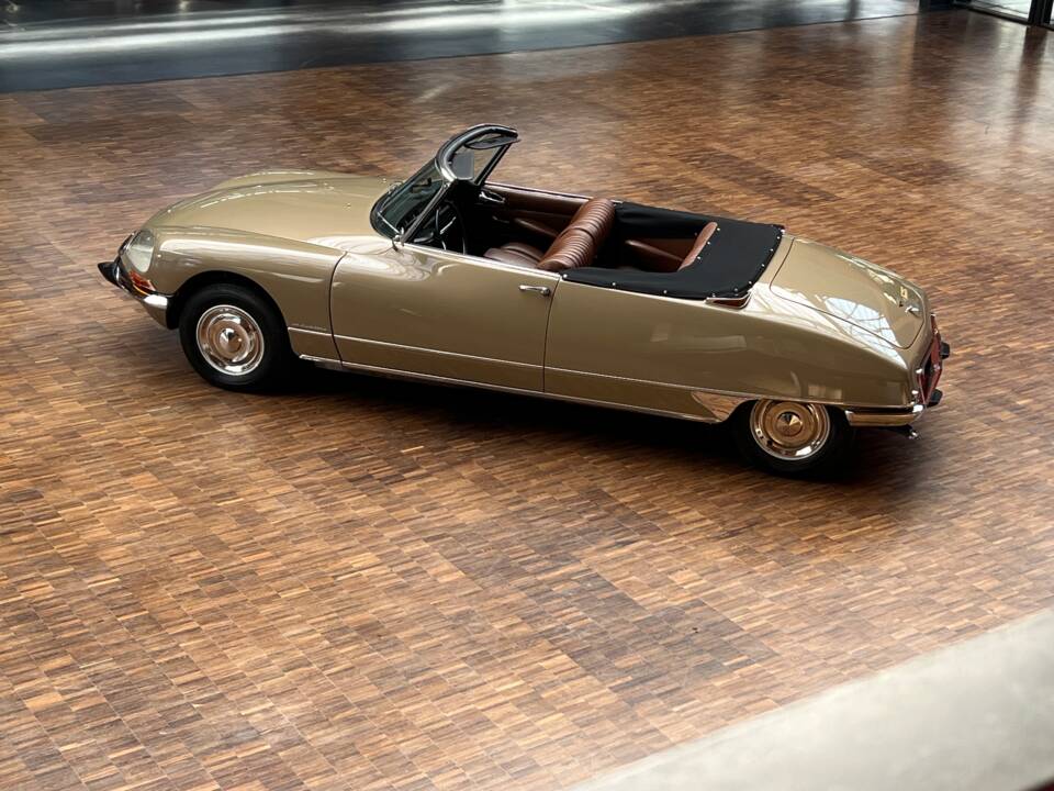 Imagen 10/31 de Citroën DS 21 Usine (1970)