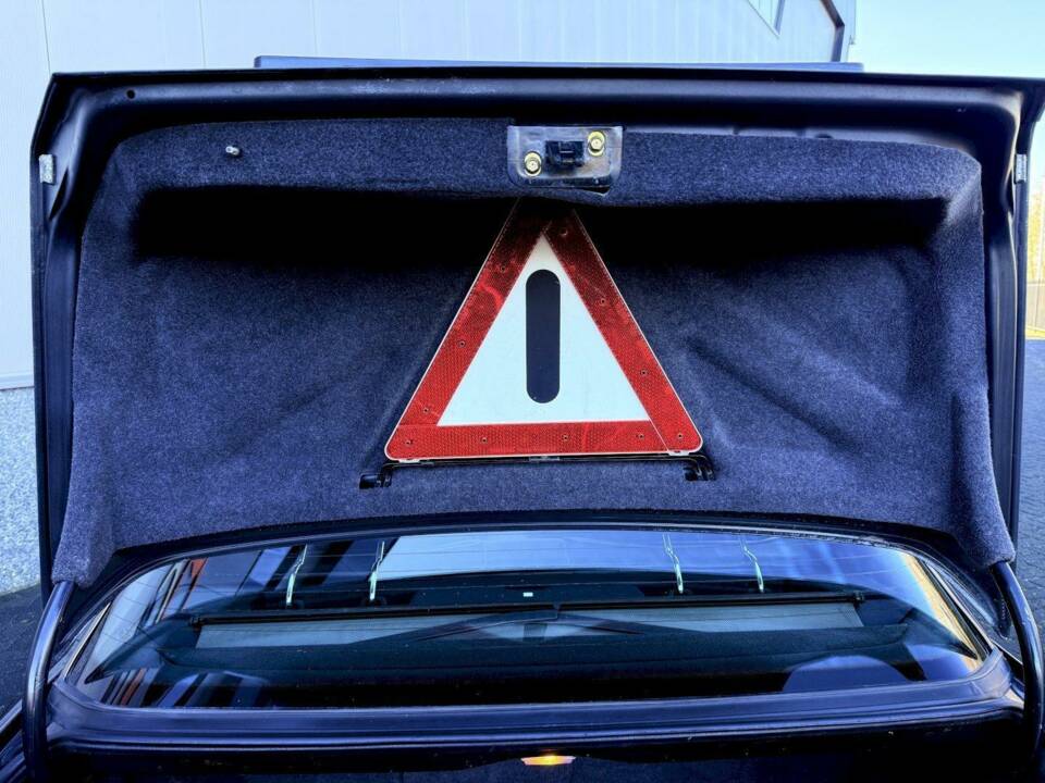 Immagine 24/36 di Mercedes-Benz 500 E (1991)