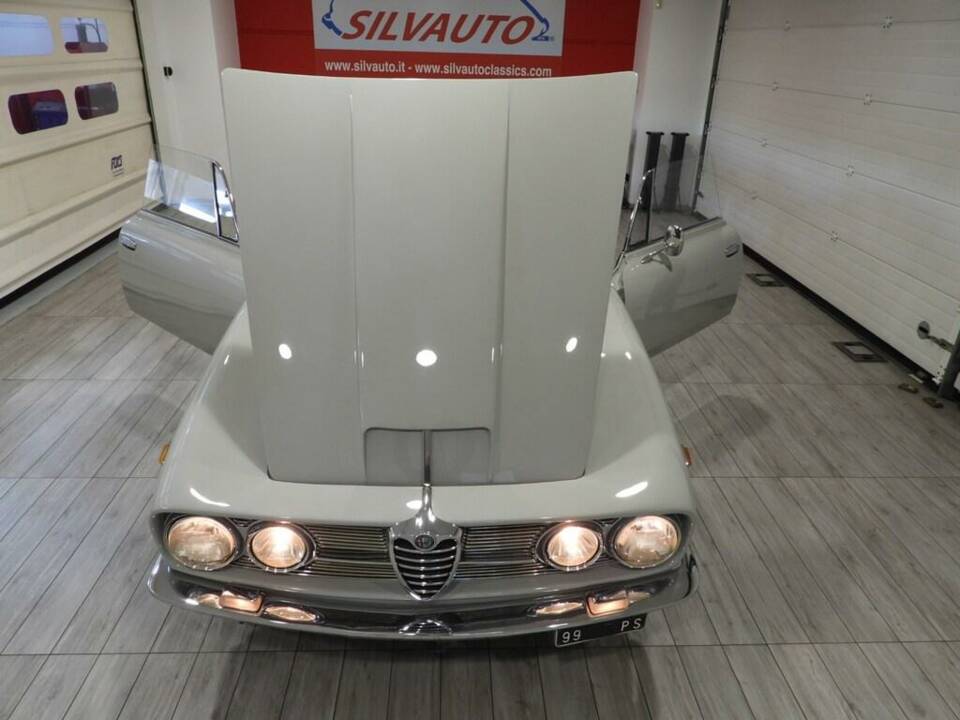 Imagen 12/15 de Alfa Romeo 2600 Sprint (1963)