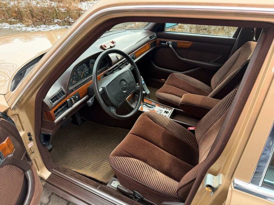 Bild 7/36 von Mercedes-Benz 380 SE (1981)
