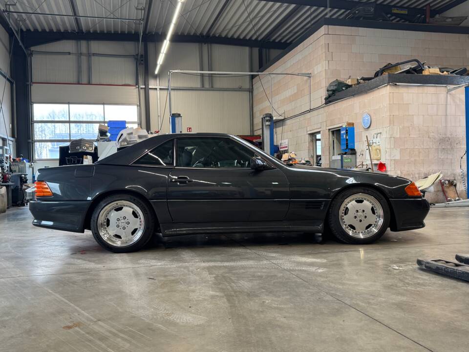 Imagen 4/46 de Mercedes-Benz 500 SL 6.0 AMG (1992)