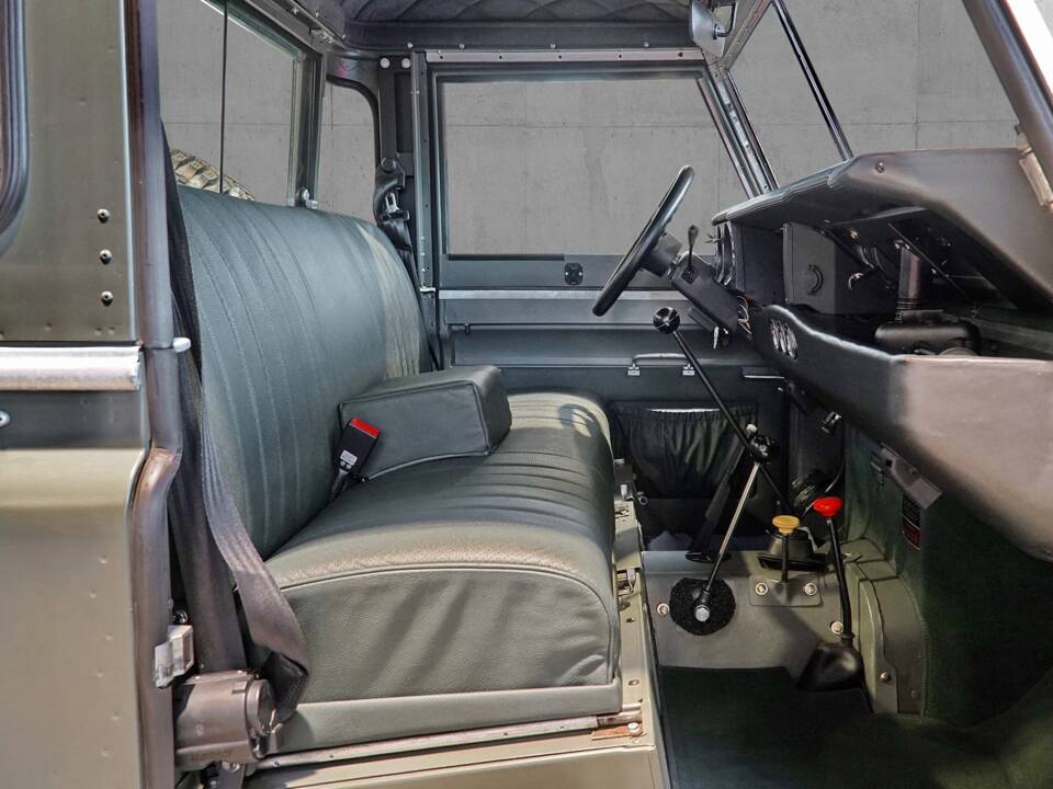 Bild 24/49 von Land Rover 109 (1982)