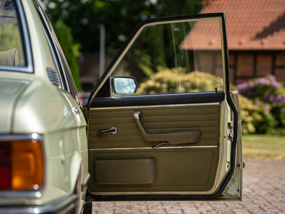 Image 39/46 of BMW 525 (1978)