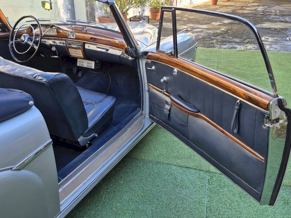 Image 27/61 de Mercedes-Benz 220 S Cabriolet (1957)