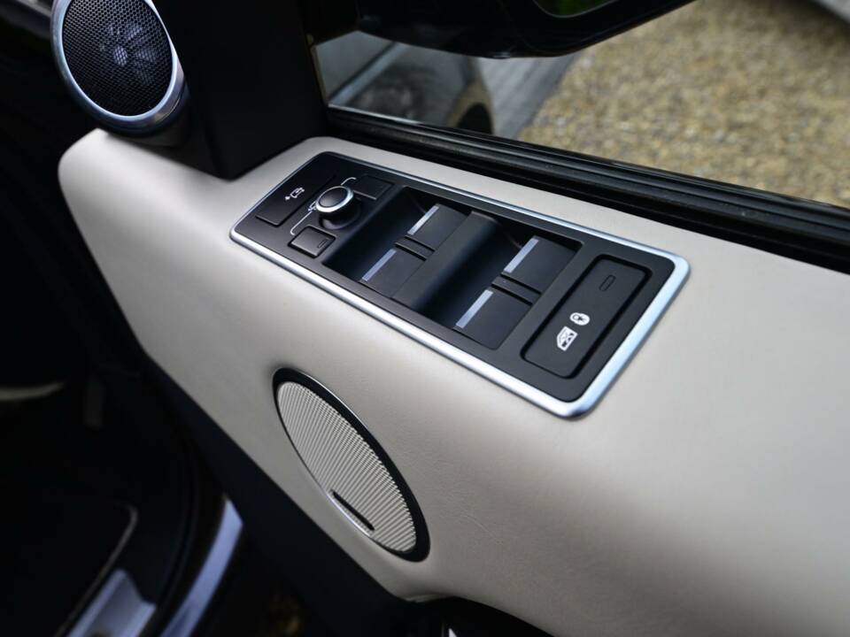 Image 32/50 de Land Rover Range Rover Autobiography SDV8 (2016)