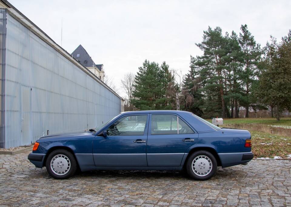 Bild 7/25 von Mercedes-Benz 300 E-24 (1991)