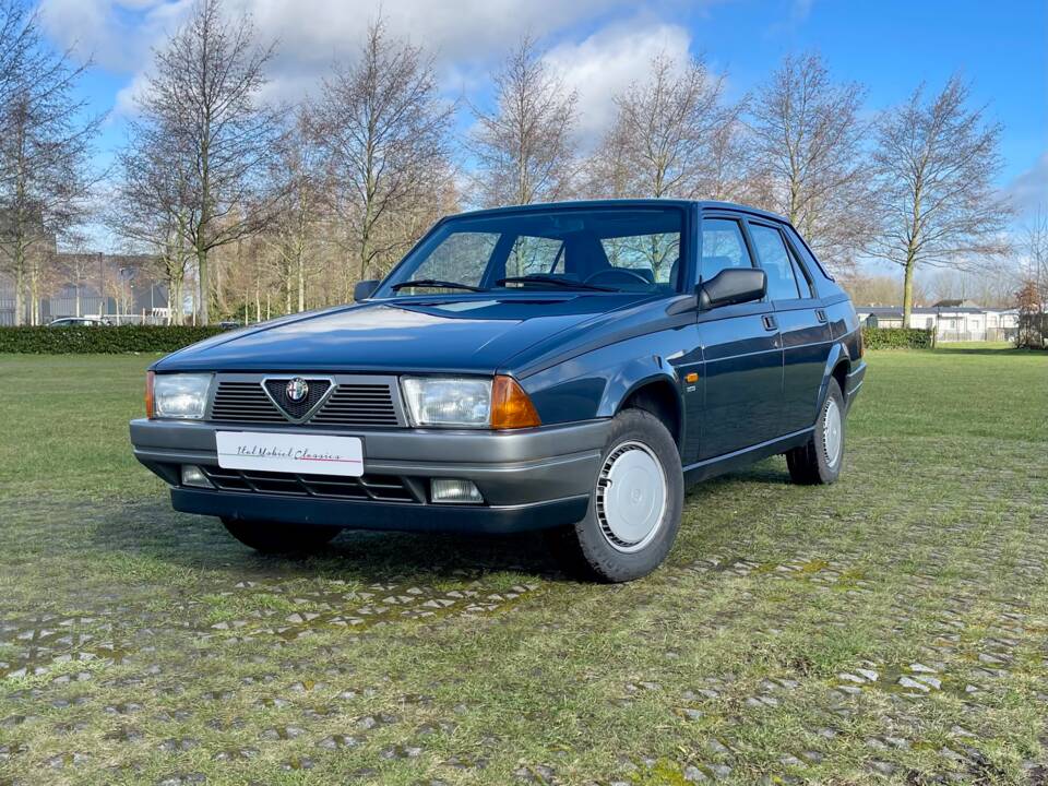 Image 20/36 of Alfa Romeo 75 1.8 (1988)