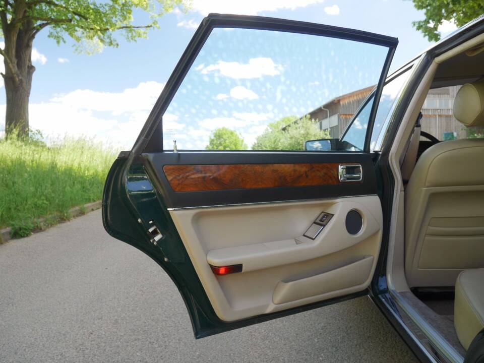 Image 22/33 of Jaguar Sovereign 3.6 (1988)