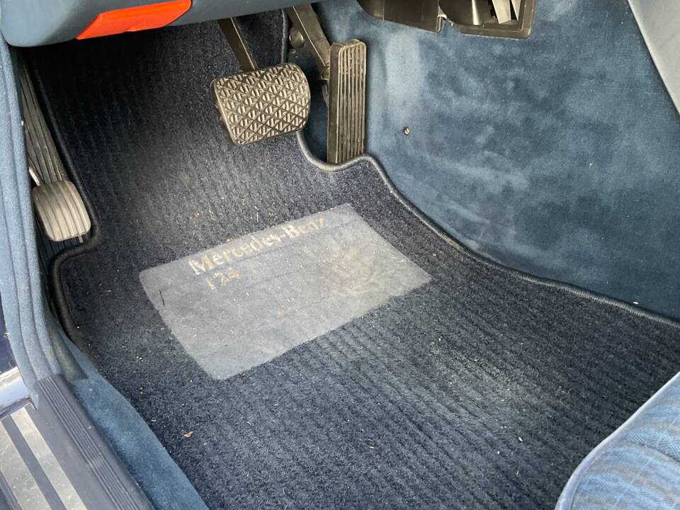 Image 64/149 of Mercedes-Benz 320 TE (1993)