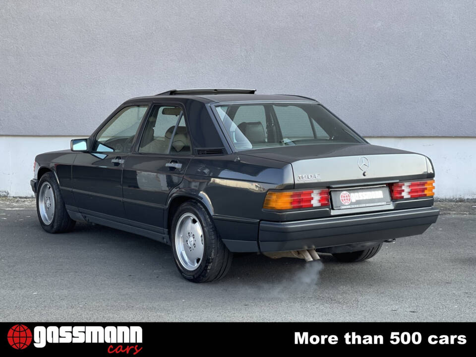 Immagine 8/15 di Mercedes-Benz 190 E 3.2 AMG (1986)