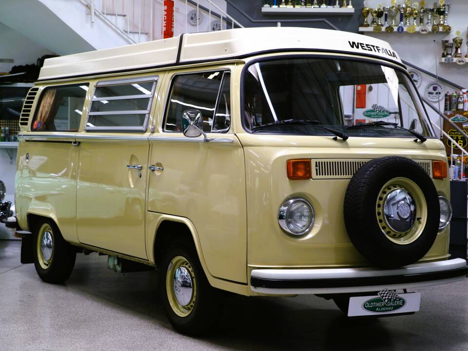 Afbeelding 3/36 van Volkswagen T2b Westfalia (1974)