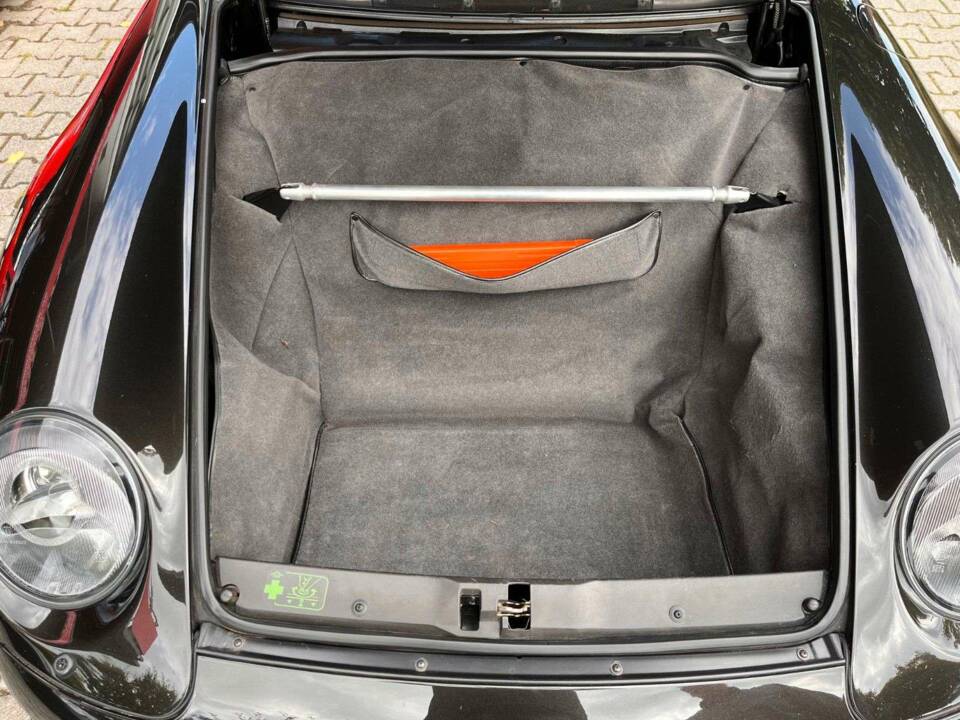 Image 15/19 of Porsche 911 Carrera 4 (1997)