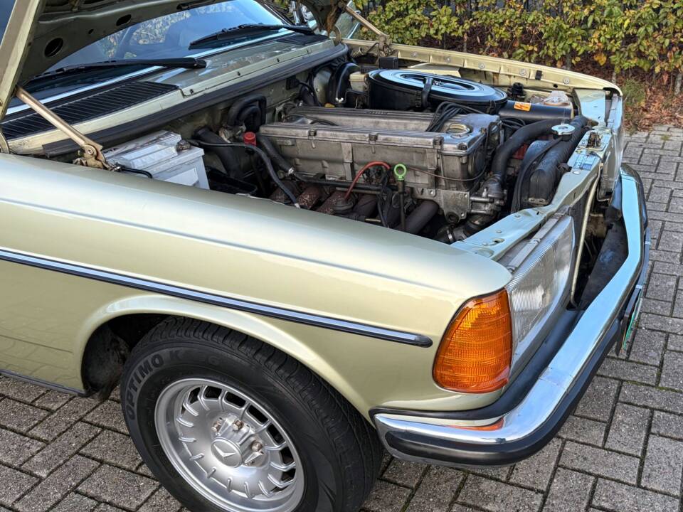 Afbeelding 11/35 van Mercedes-Benz 280 CE (1983)