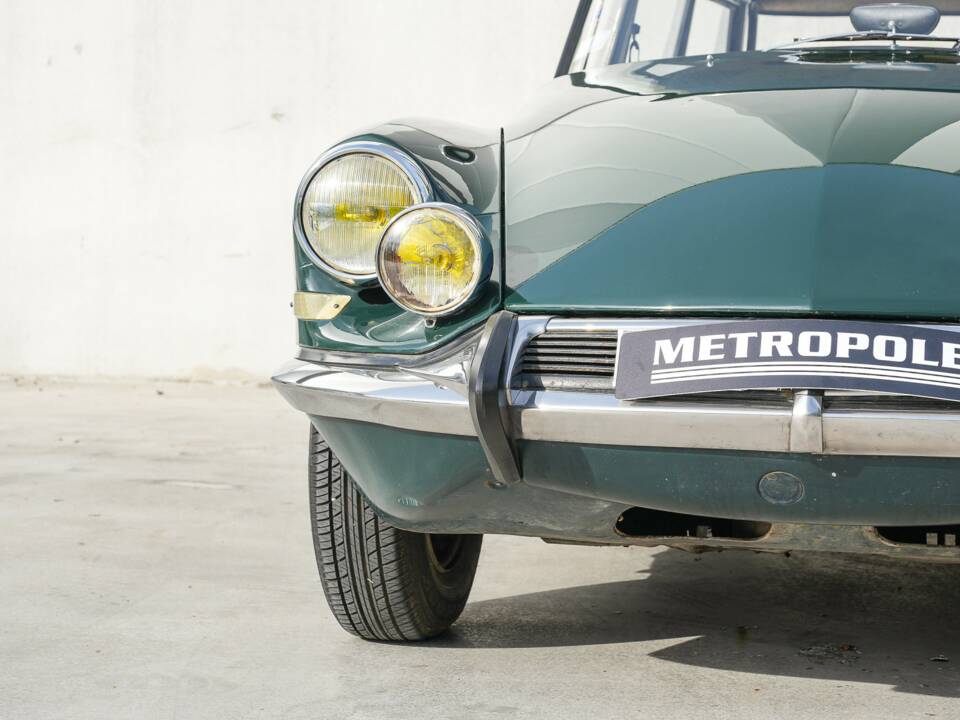 Image 13/43 of Citroën ID 19 Break (1967)