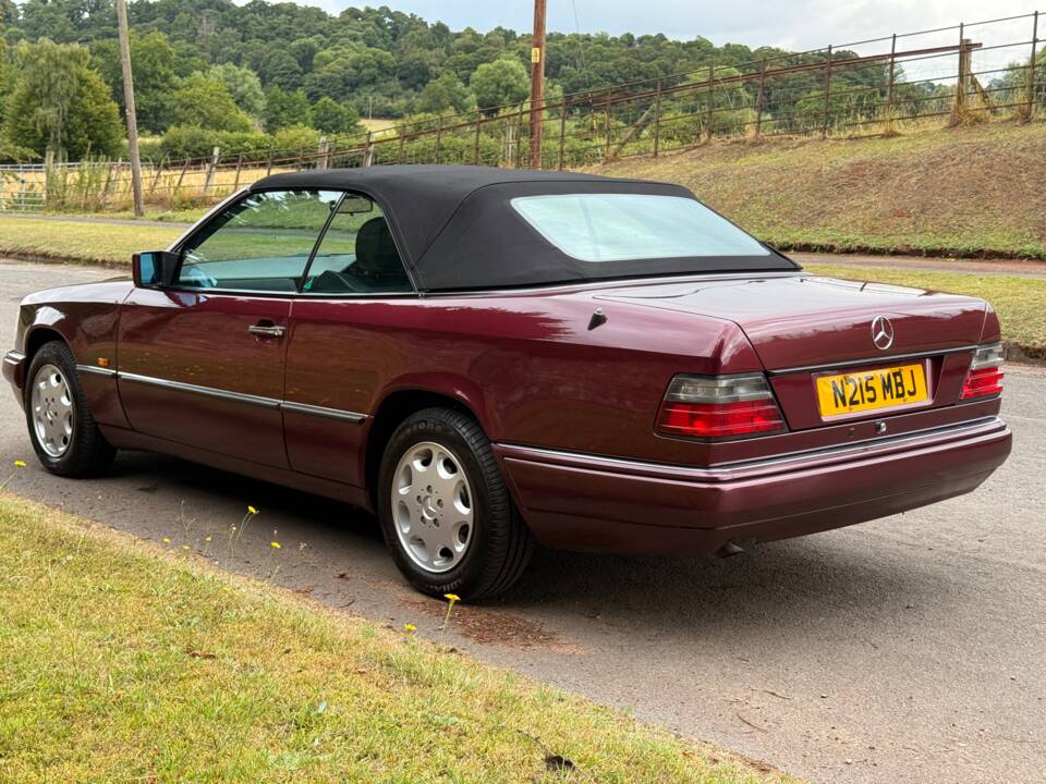 Bild 5/32 von Mercedes-Benz E 220 (1996)