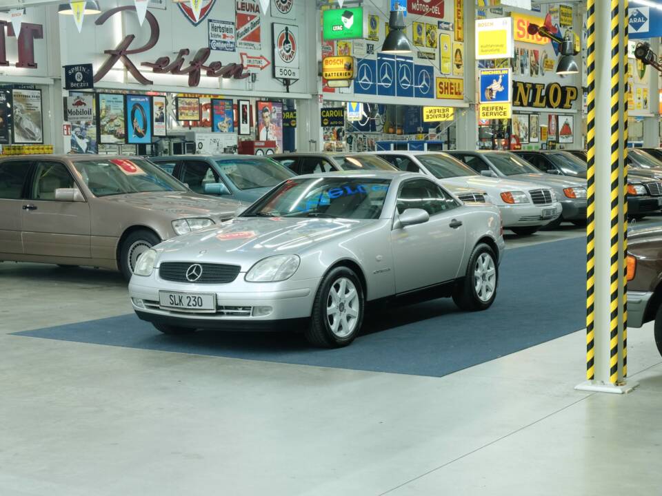 Immagine 9/50 di Mercedes-Benz SLK 230 Kompressor (1996)