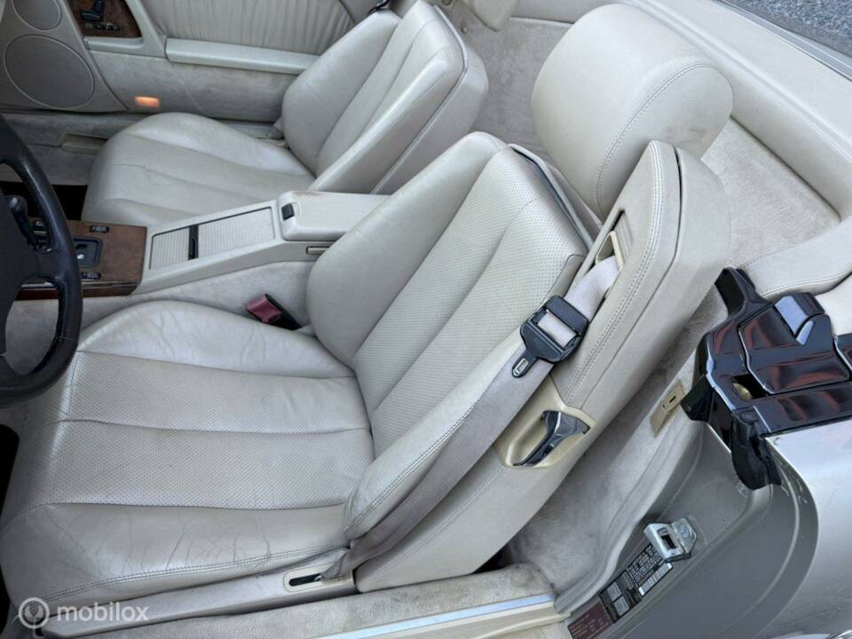 Image 18/35 of Mercedes-Benz 500 SL (1993)