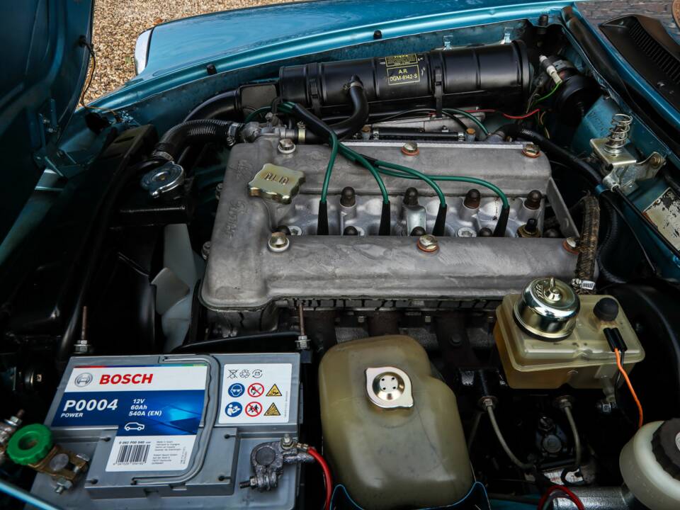 Image 37/50 of Alfa Romeo 2000 Spider Veloce (1981)