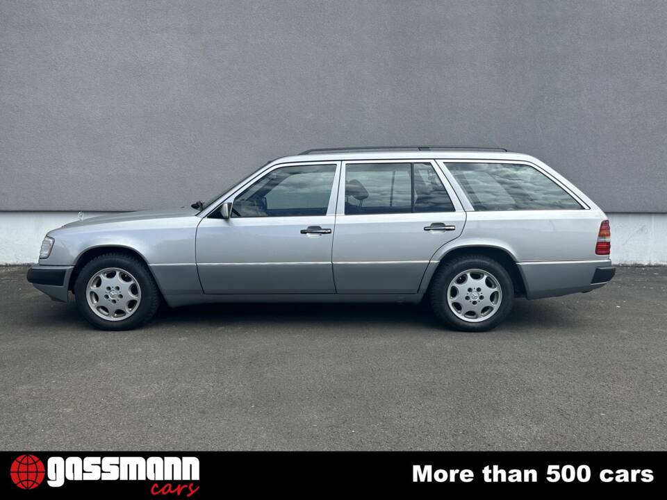 Image 5/15 of Mercedes-Benz 300 TD (1992)