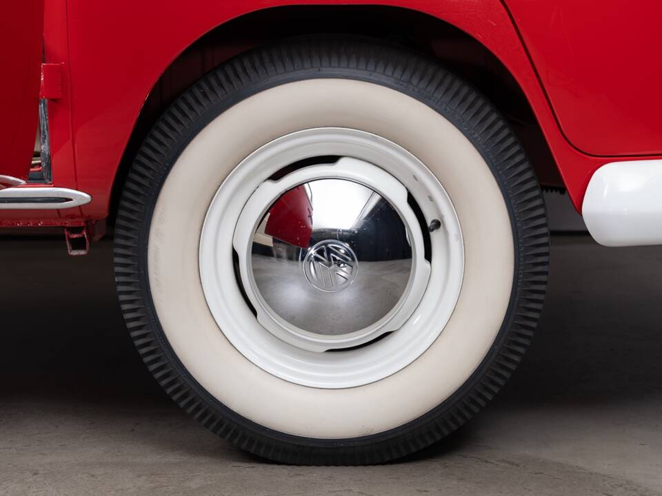 Image 21/46 of Volkswagen T1 Samba (1967)