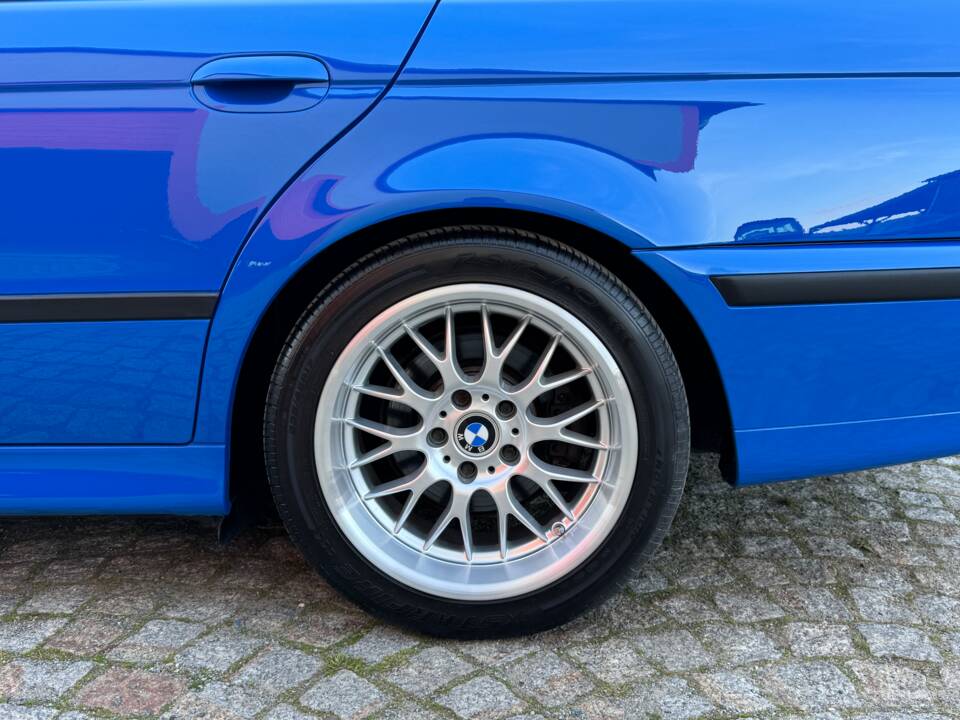 Image 13/100 of BMW 540i Touring (1998)