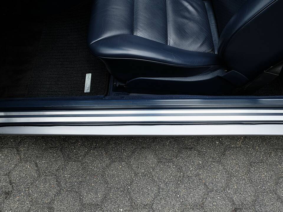Image 63/69 of Mercedes-Benz E 320 (1994)