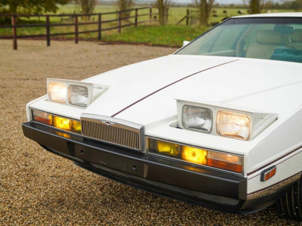 Image 23/28 of Aston Martin Lagonda (1982)
